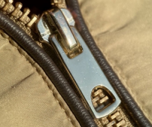 Precautions for the use of metal zippers